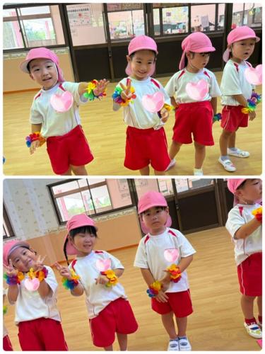 手首にかわいいおはなをつけて・・ダンスの練習かしら？
