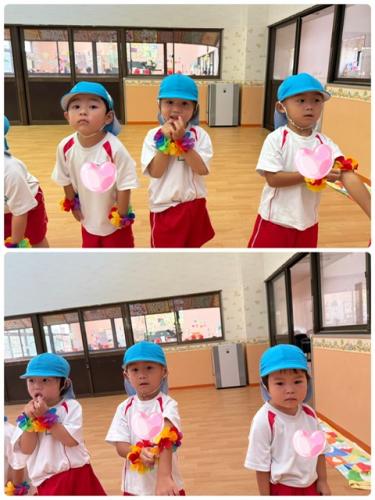 手首にかわいいおはなをつけて・・ダンスの練習かしら？